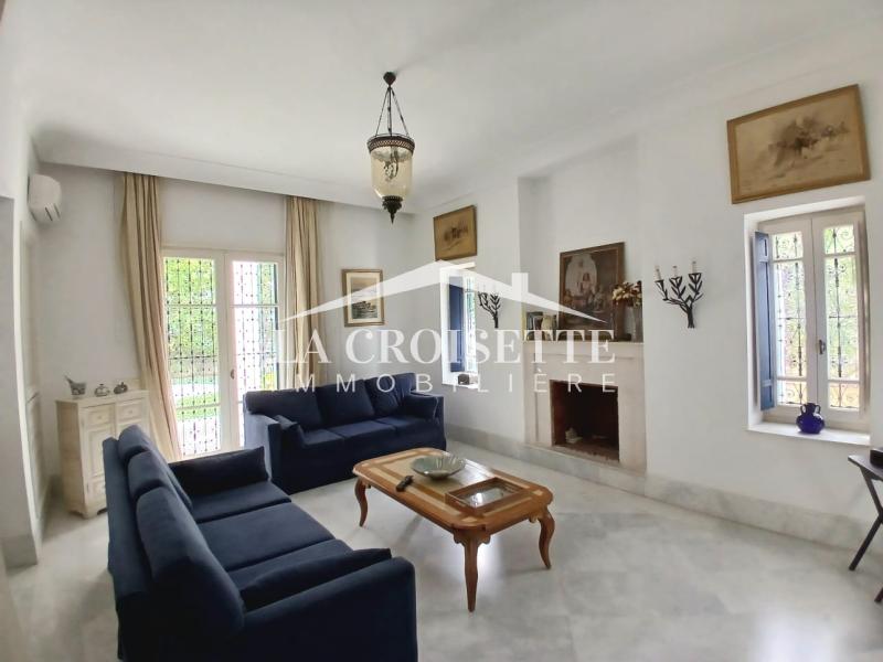 Villa S+6 avec piscine à Gammarth